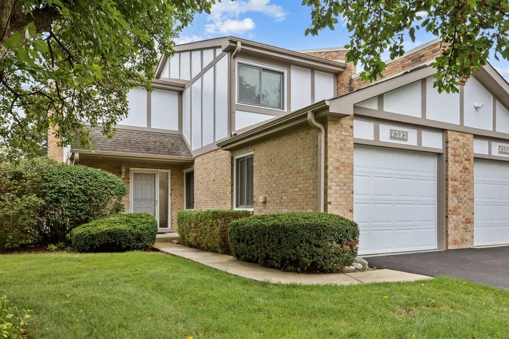 1525 Columbia Court, Elk Grove Village