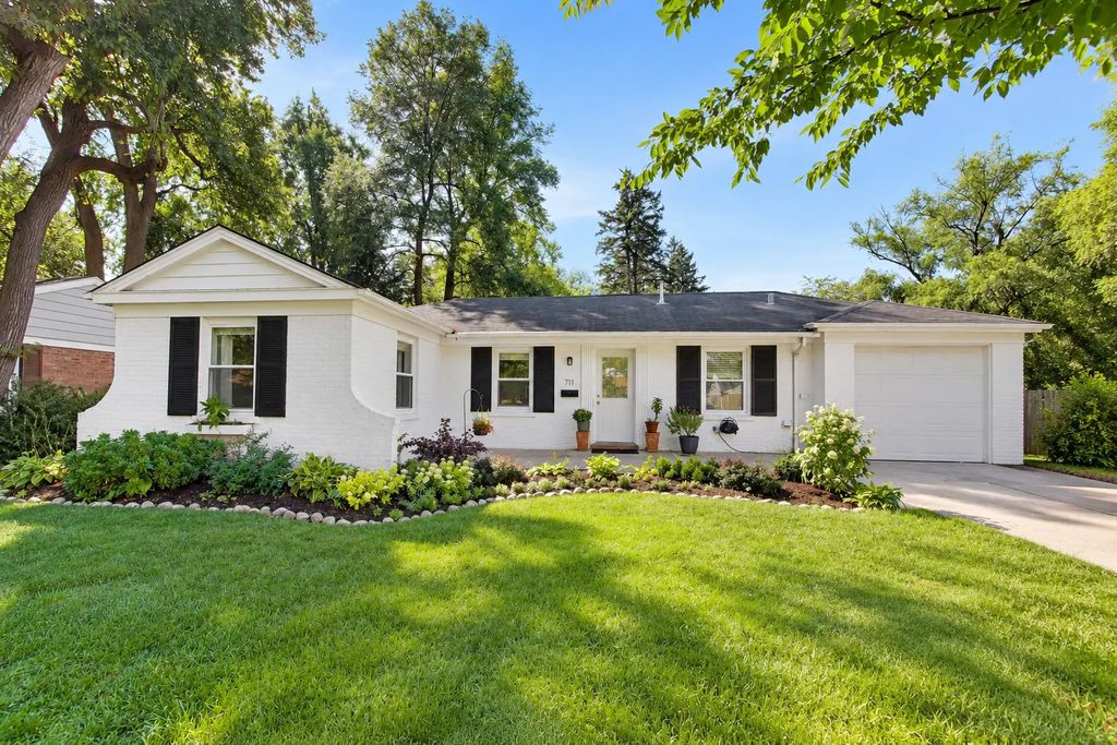 711 E Euclid Avenue, Arlington Heights