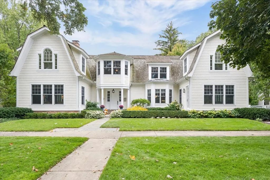 252 Myrtle Street, Winnetka
