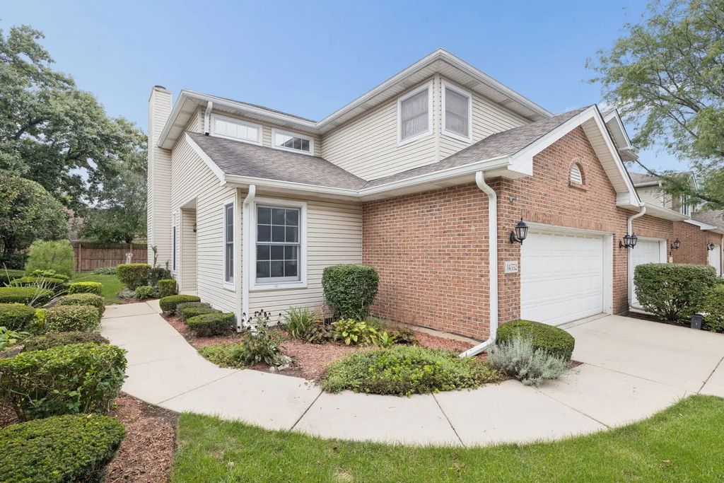 14552 Club Circle Drive, Oak Forest