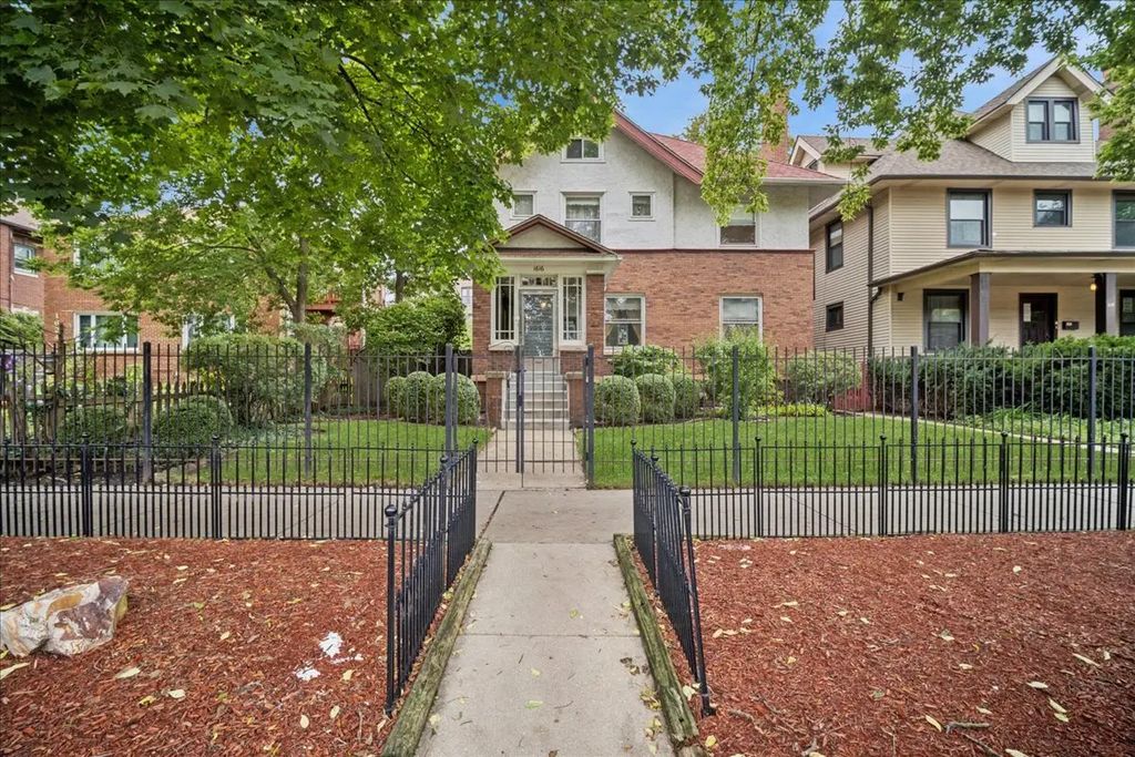 1616 W Jarvis Avenue, Chicago