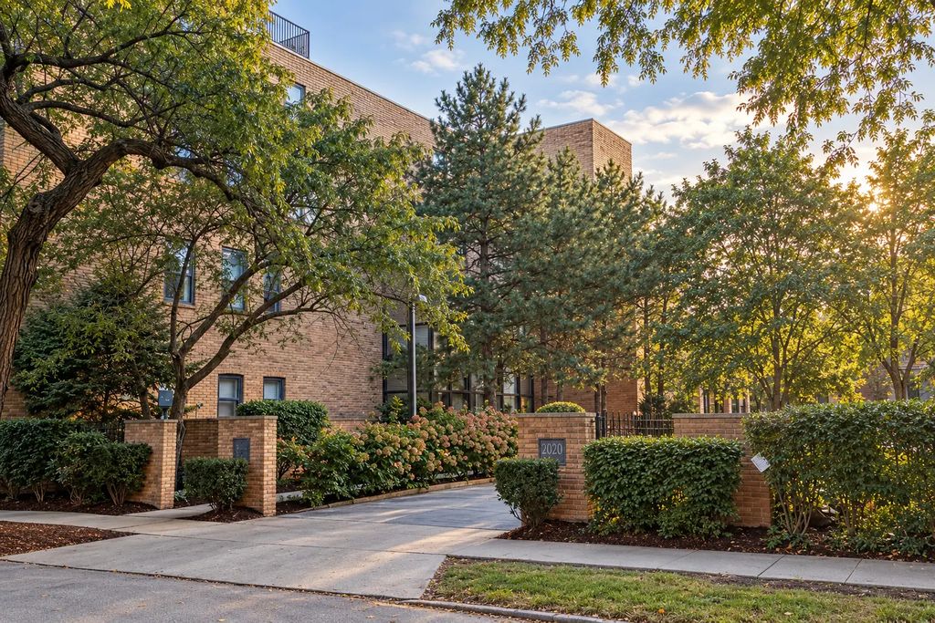 2100 N Racine Avenue 2j, Chicago