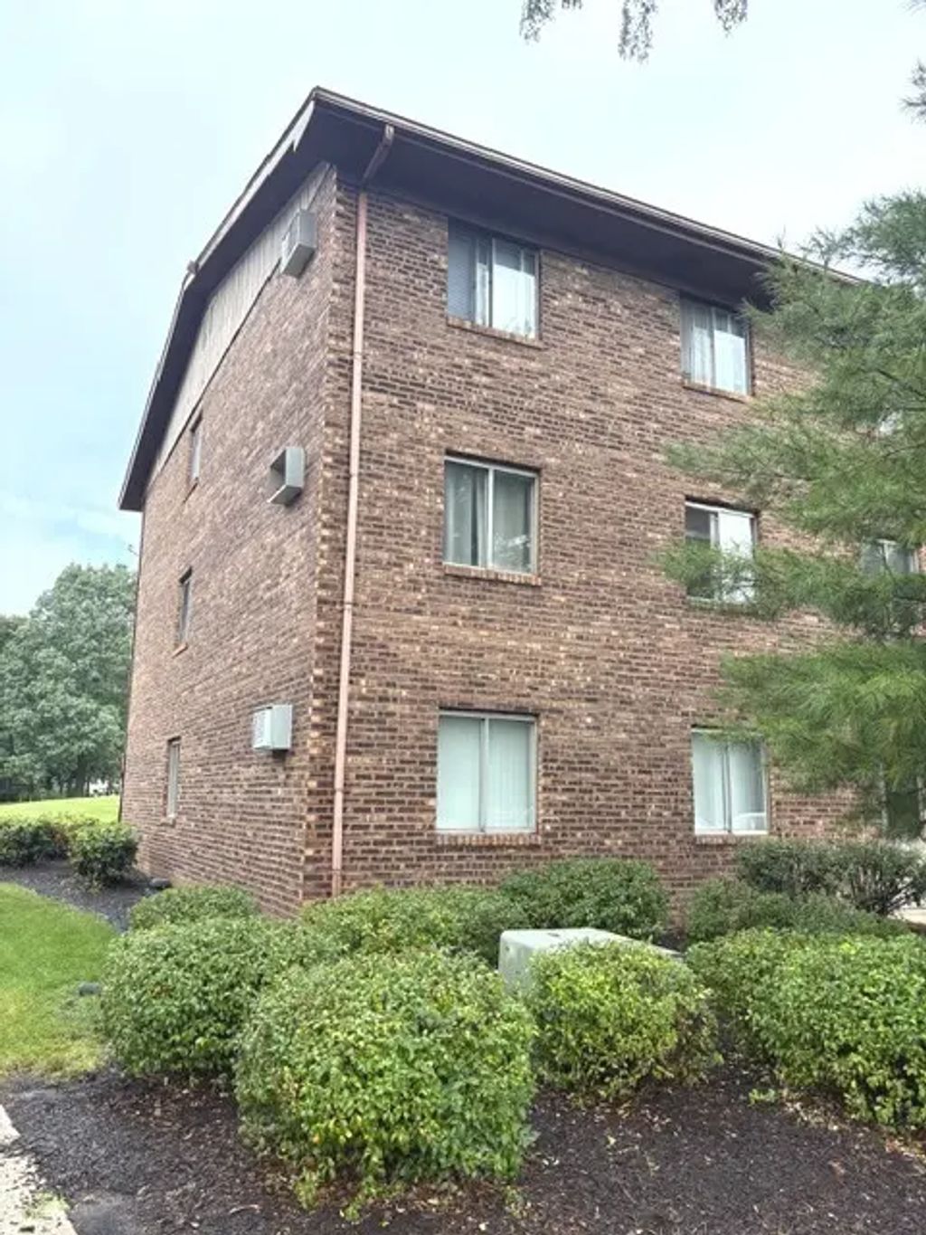 2556 Waterbury Drive 1906, Woodridge