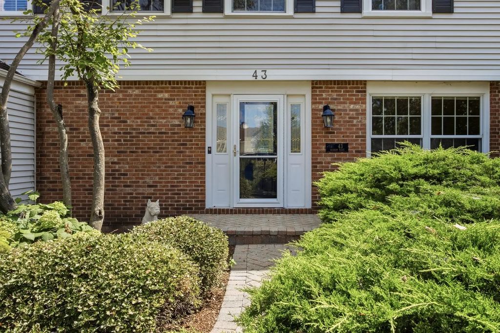 43 Dunham Place, St. Charles