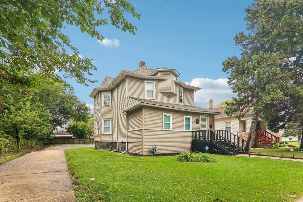 1404 S 8th Avenue, Maywood