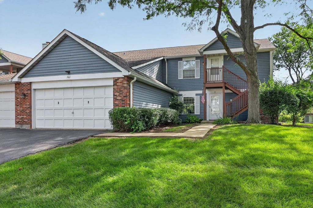 363 Pembroke Lane 1, Glen Ellyn
