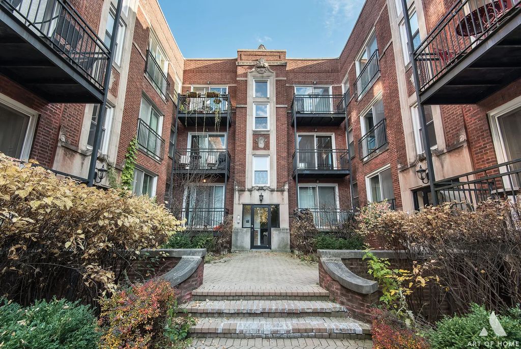 3711 N Kenneth Avenue 320, Chicago