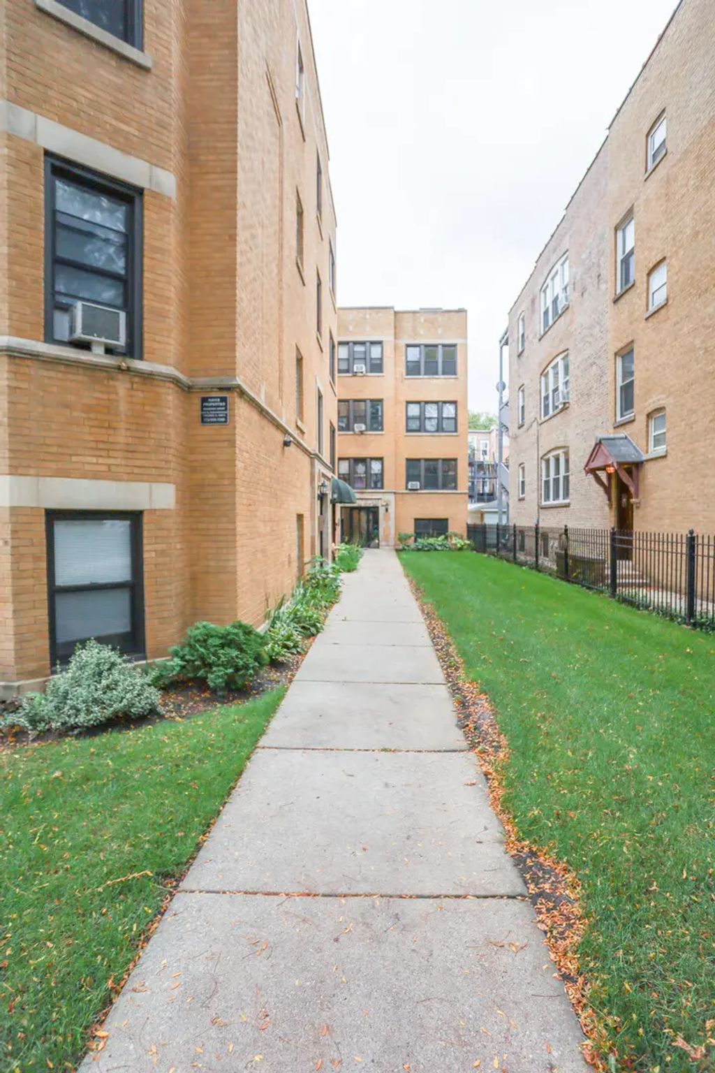 2017 W Berwyn Avenue 3s, Chicago