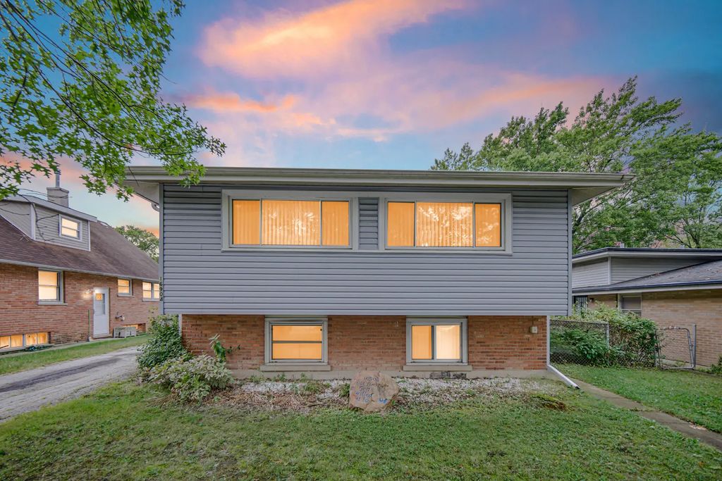 16904 Old Elm Drive, Country Club Hills