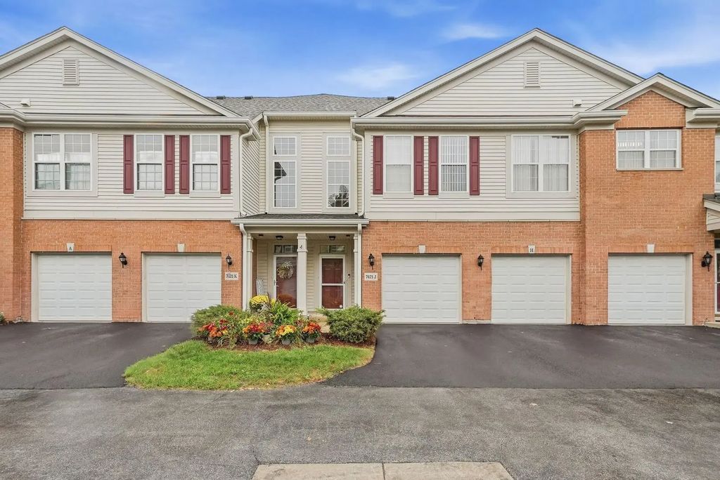 7421 Claridge Drive J, Bridgeview