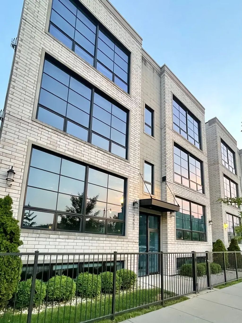 2453 W Irving Park Road 1e, Chicago