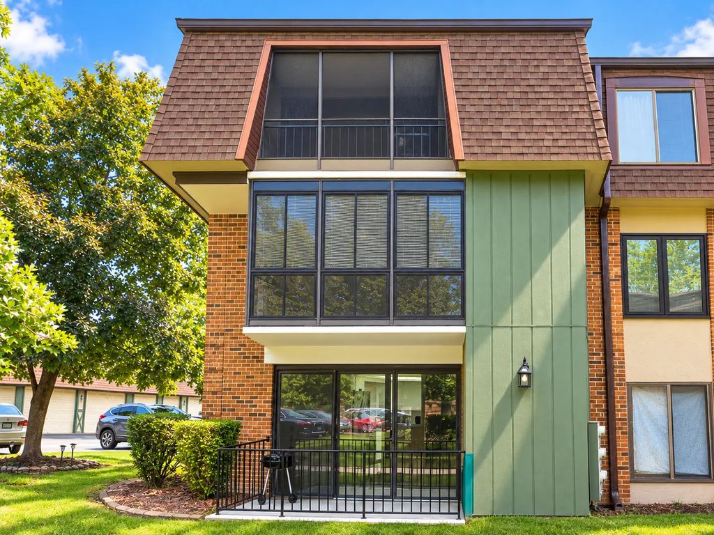 9165 North Road F, Palos Hills