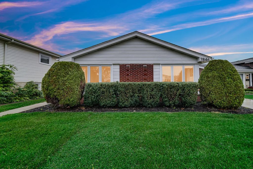 7846 Maple Street, Morton Grove