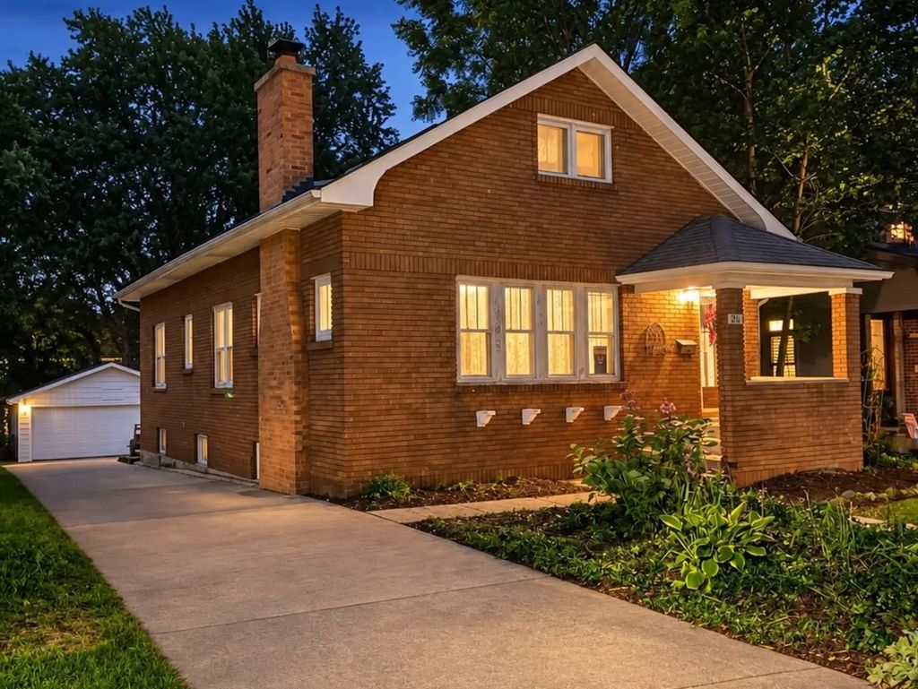 20 S Julian Street, Naperville