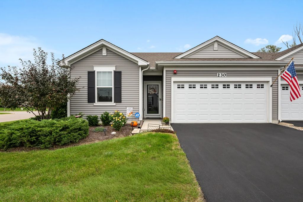 230 Sussex Court, North Aurora
