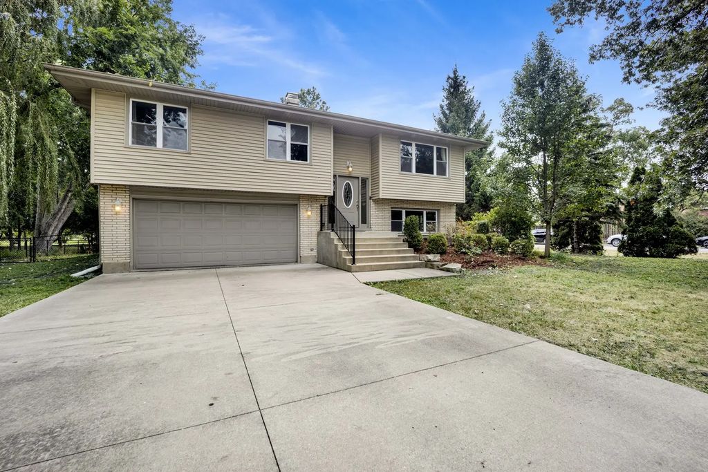 1s705 Eisenhower Road, Oakbrook Terrace