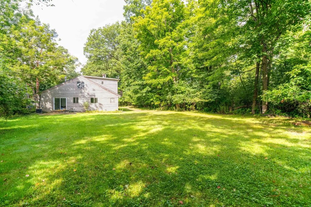 23493 N Wildwood Lane, Deerfield