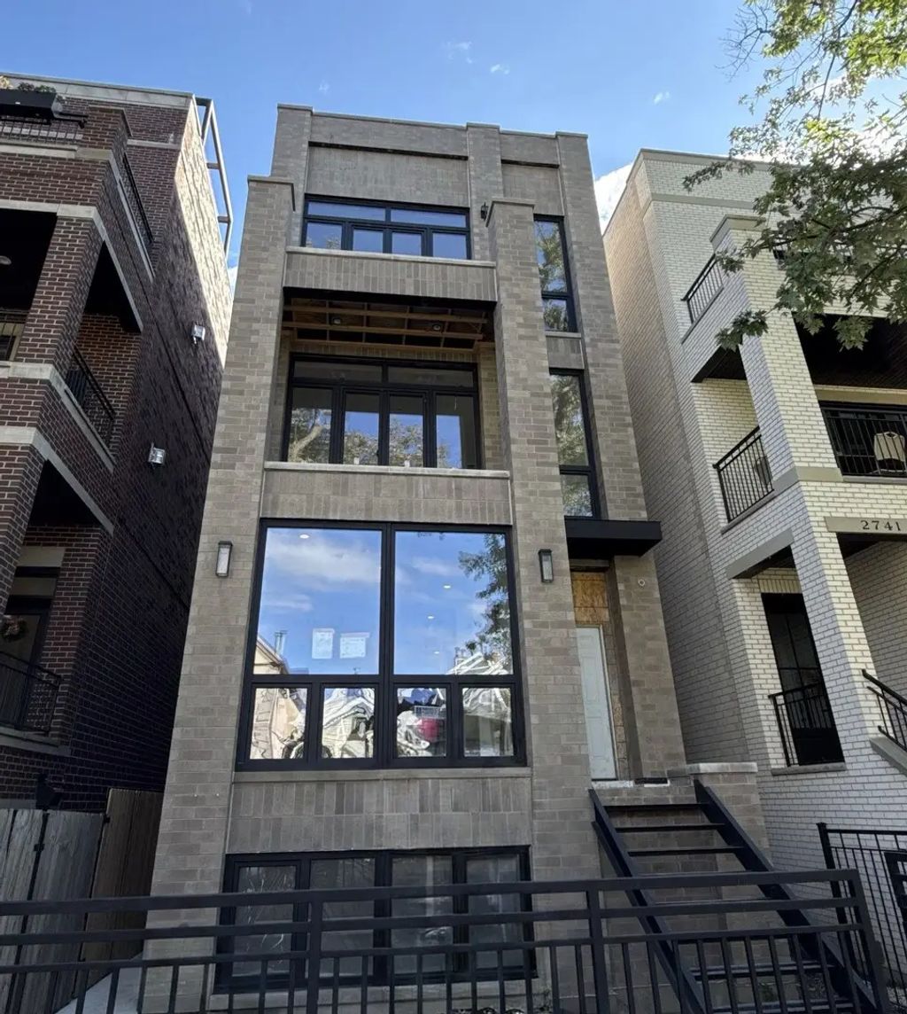2743 N Greenview Avenue 3, Chicago