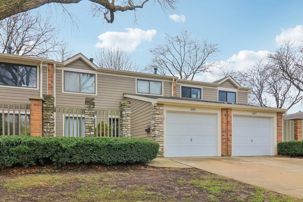105 W Dover Drive, Mount Prospect
