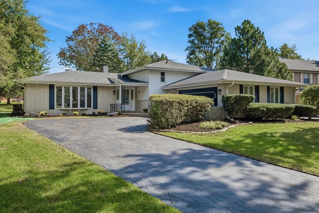 8009 Winter Circle, Downers Grove