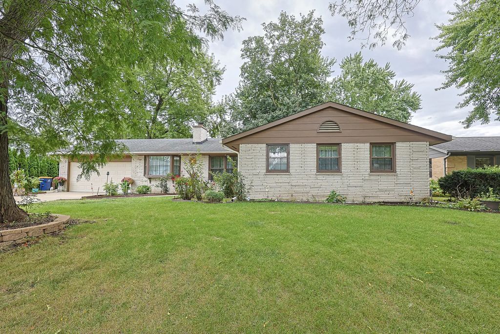 1431 Maple Lane, Elgin