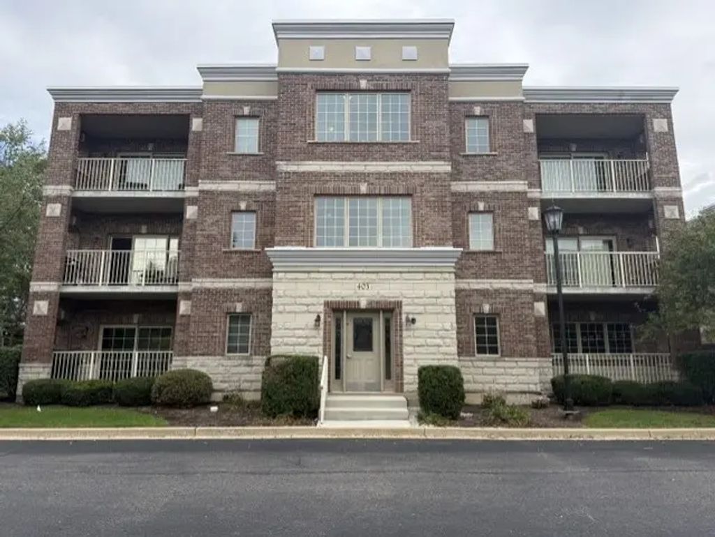 403 Pierce Road 302, Itasca