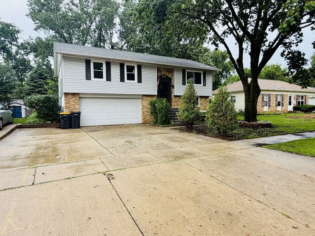 807 Hayward Avenue, Streamwood