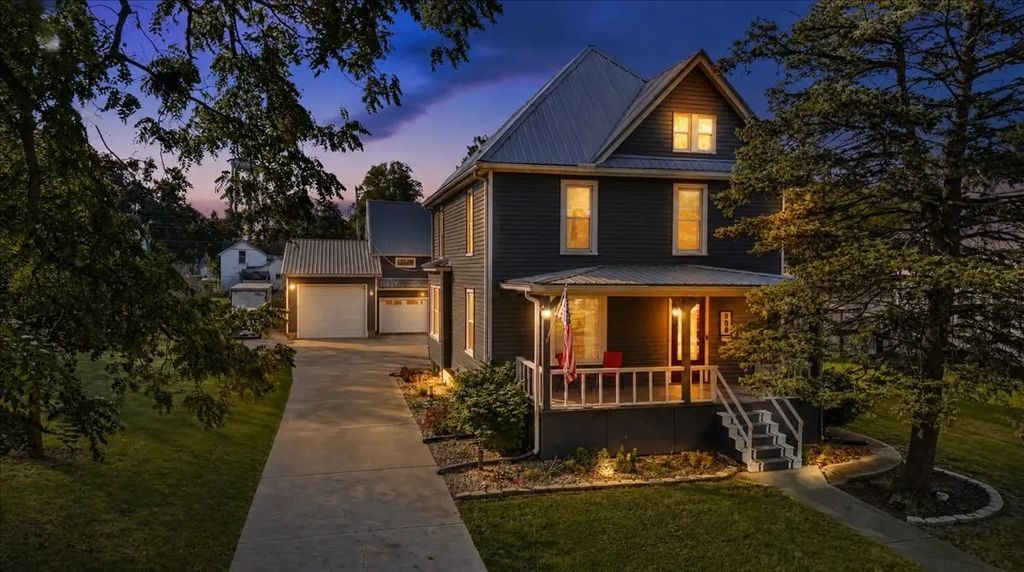 309 E Hickory Street, Chatsworth