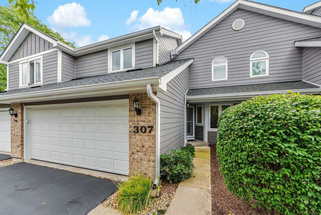 307 N Charles Avenue, Naperville
