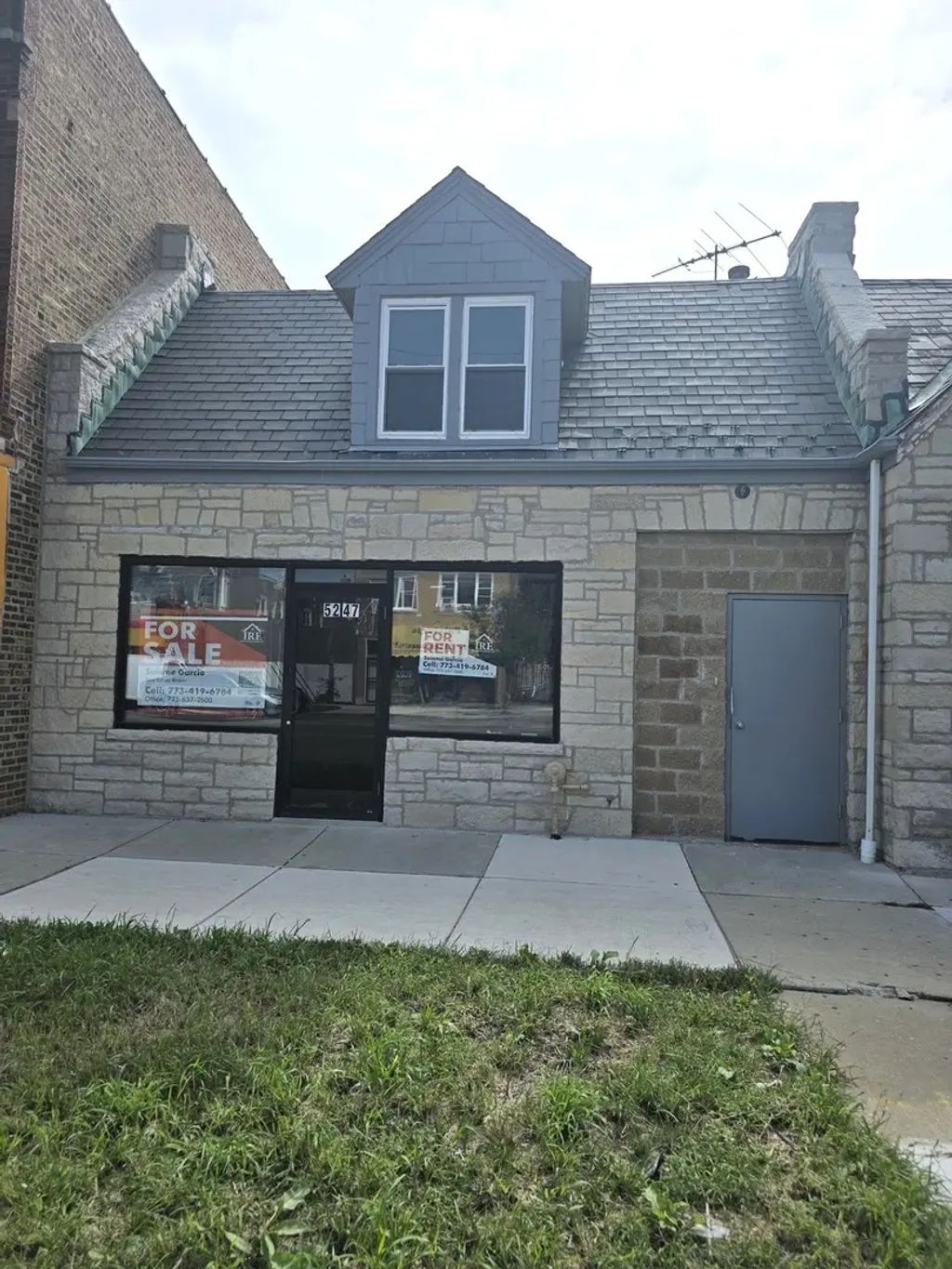 5247 W Fullerton Avenue, Chicago