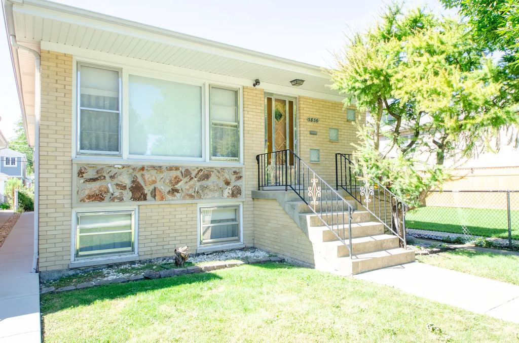 3836 N Oconto Avenue, Chicago