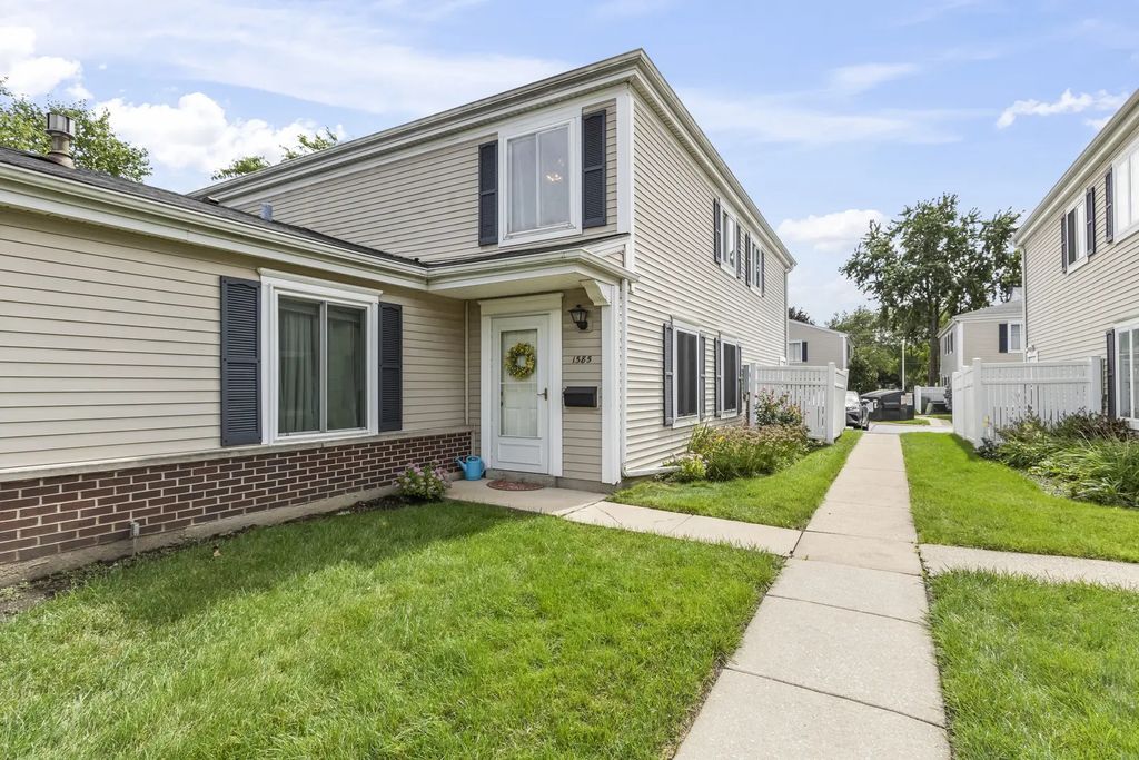 1585 Cove Drive, Prospect Heights