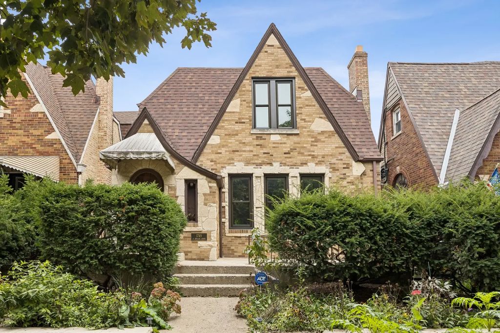 1749 N Newland Avenue, Chicago