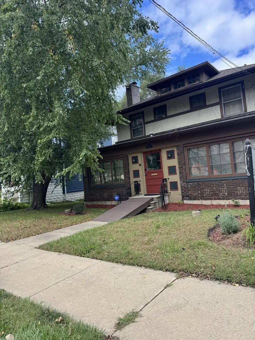 422 N Lake Street, Aurora