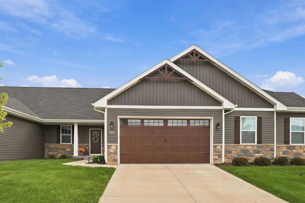 6987 Genesis Way, Bettendorf