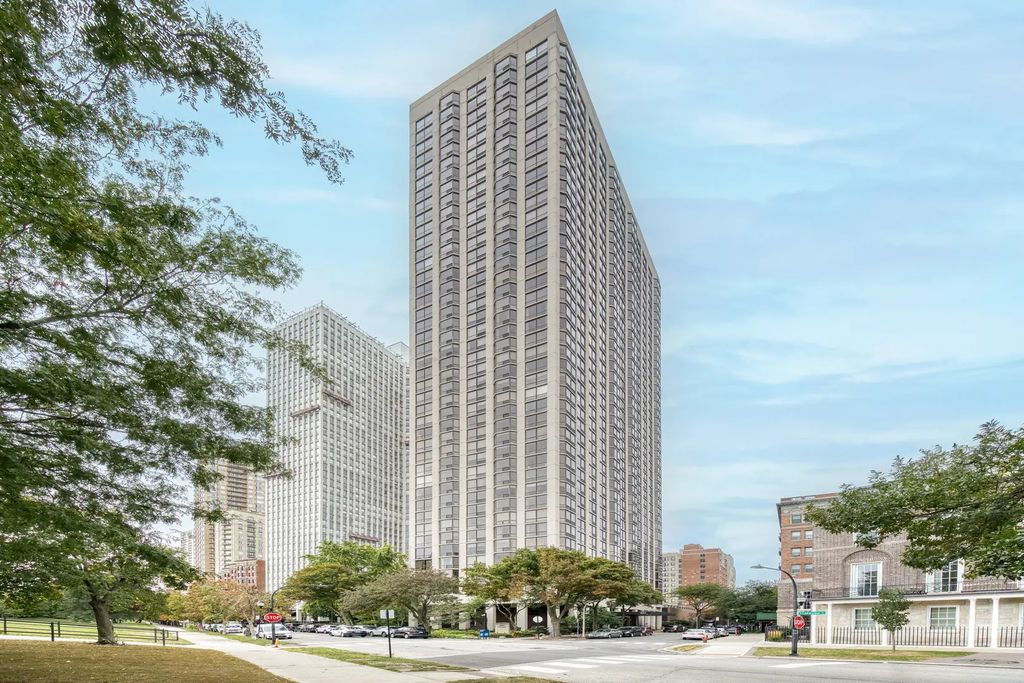 2650 N Lakeview Avenue 1201, Chicago