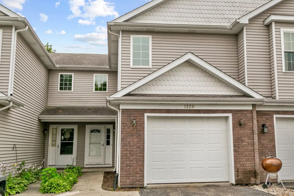 1320 E Arnold Street 1320, Sandwich