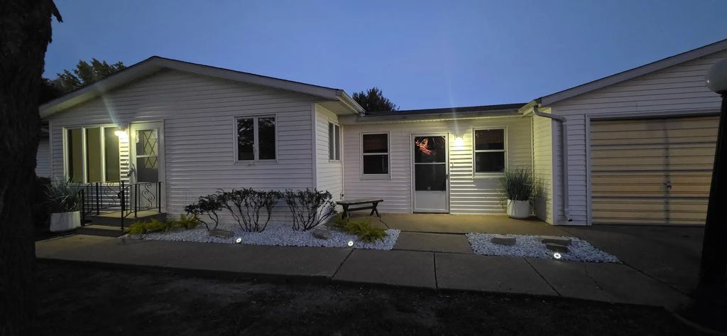 235 Se 3rd Street, Woodhull