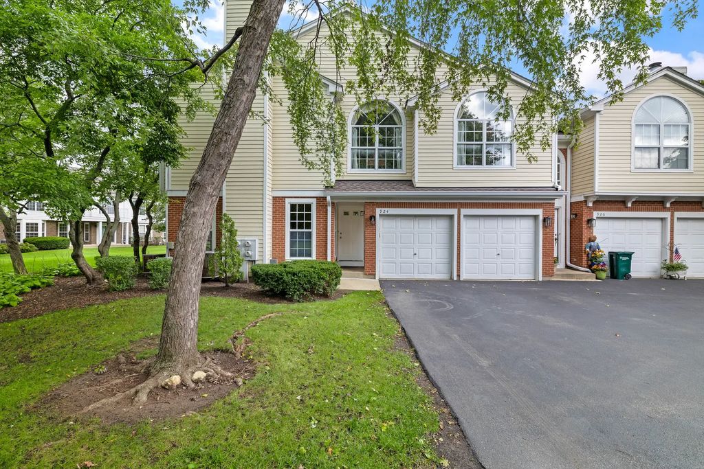 924 Ann Arbor Lane, Vernon Hills