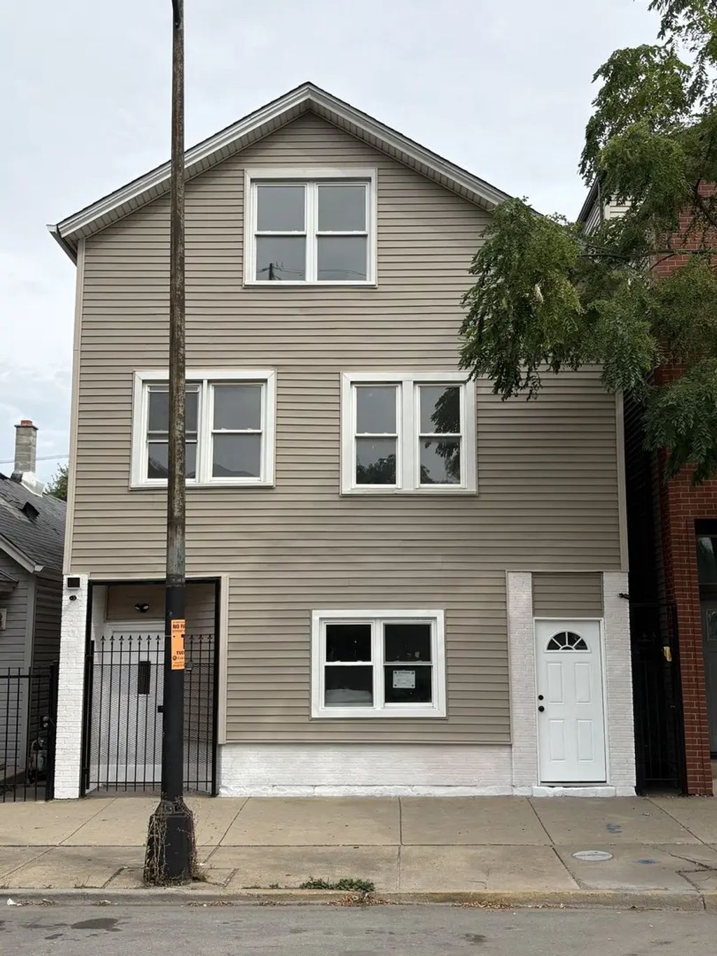 1635 N Kedzie Avenue 3, Chicago