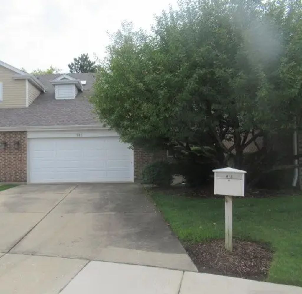 815 Winchester Lane, Northbrook