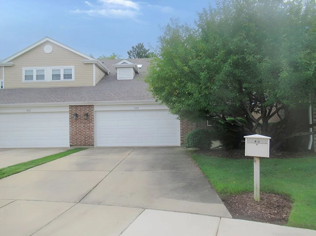 815 Winchester Lane, Northbrook
