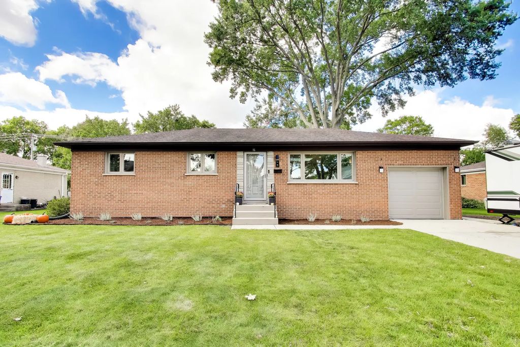 16 Audrey Lane, Mount Prospect