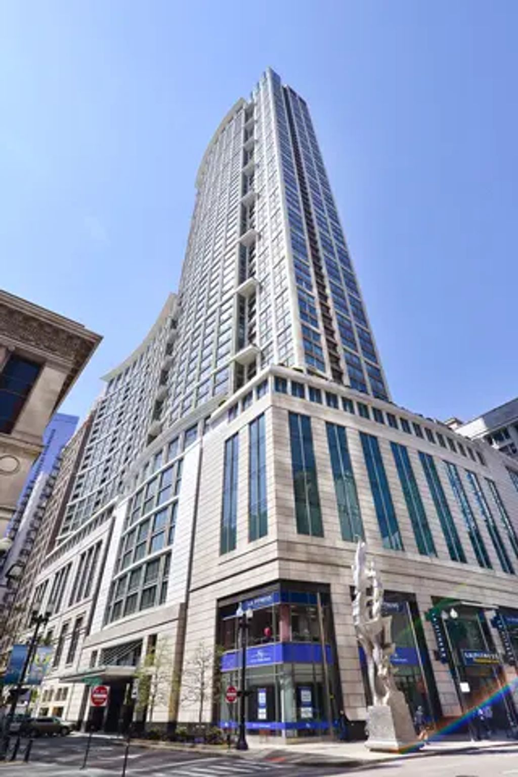 130 N Garland Court 8-20, Chicago