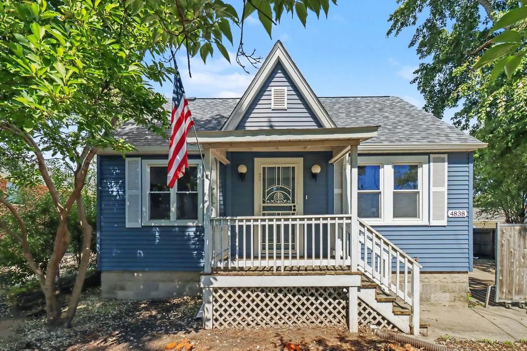 4838 141st Street, Crestwood