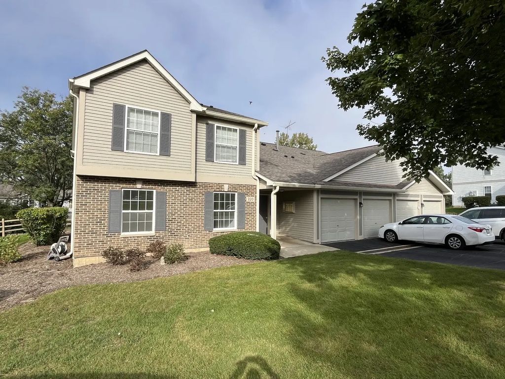 320 Buckingham Circle B, Elgin