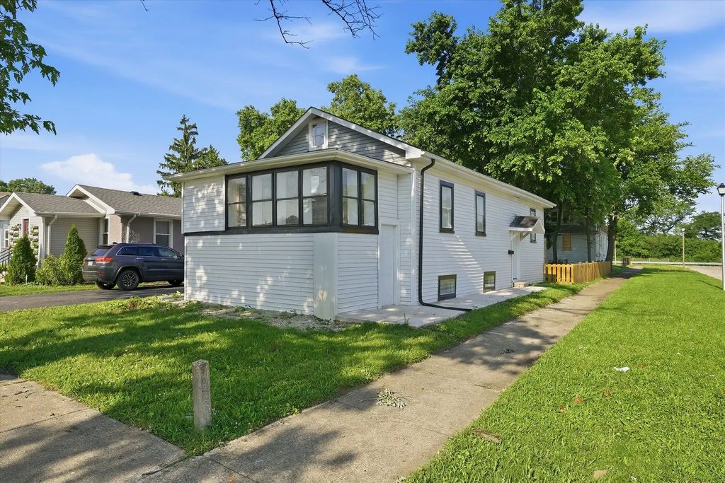 1808 S 22nd Avenue, Maywood