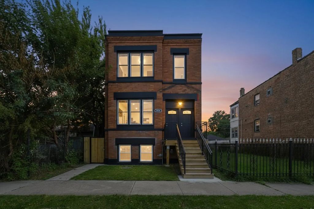 5009 W Ogden Avenue, Cicero