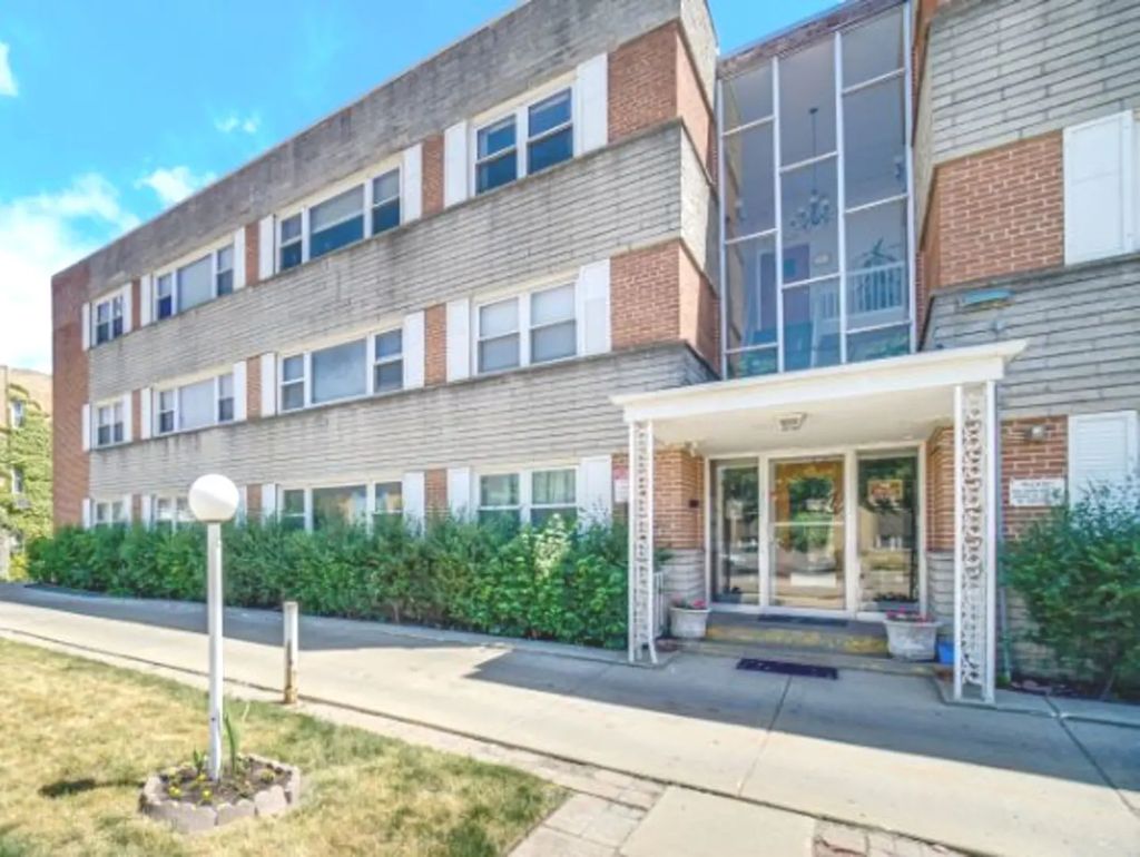 4949 Church Street 305, Skokie