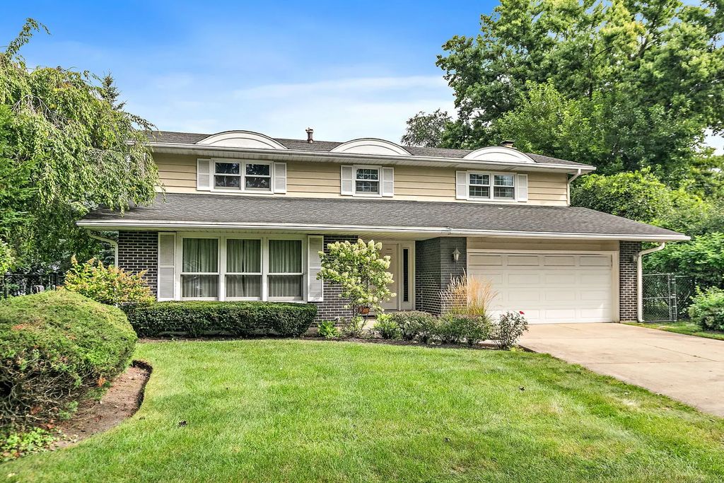 1912 E Cholo Lane, Mount Prospect